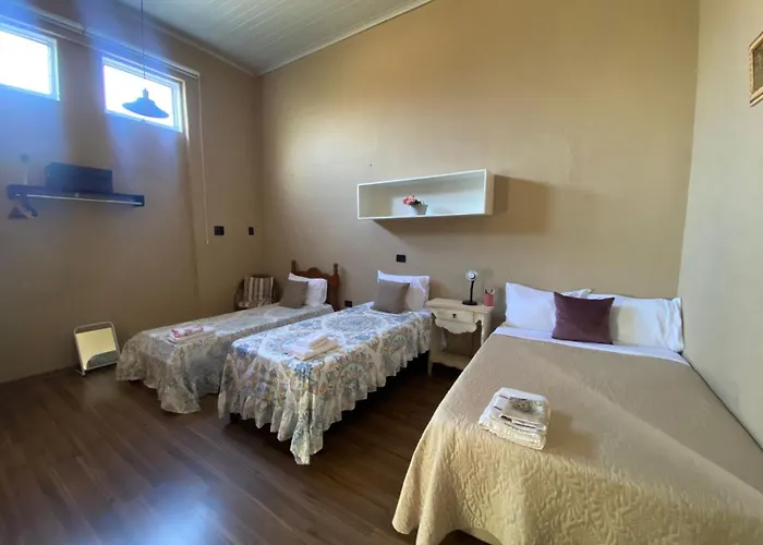 Maravilhosas Suítes e Estúdios Casa das Flores no Centro de Assis SP-Brasil