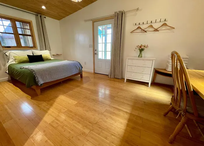 Comfy Studio Near Trails & Beaches