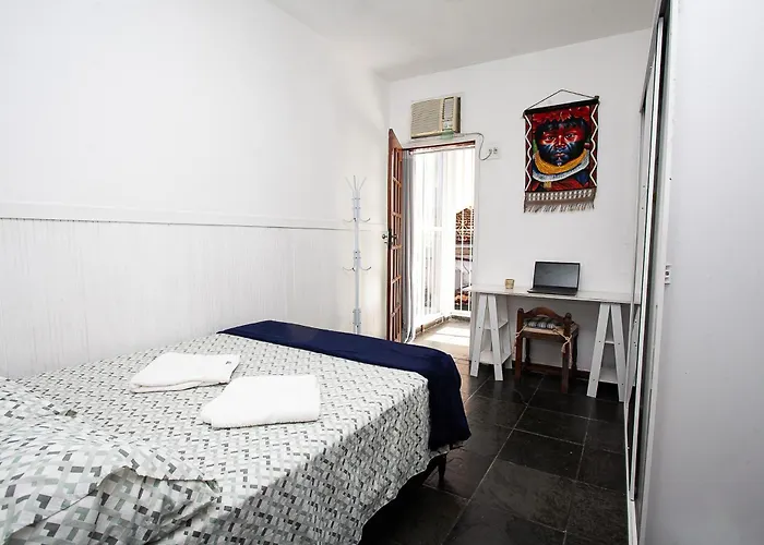 Espaço Sideral - Quartos com ar-condicionado, 5min Estádio Maracanã, 8min UERJ, shopping, 12min metrô, wi-fi 300mbp, ampla área comum com cozinha - prático e confortável