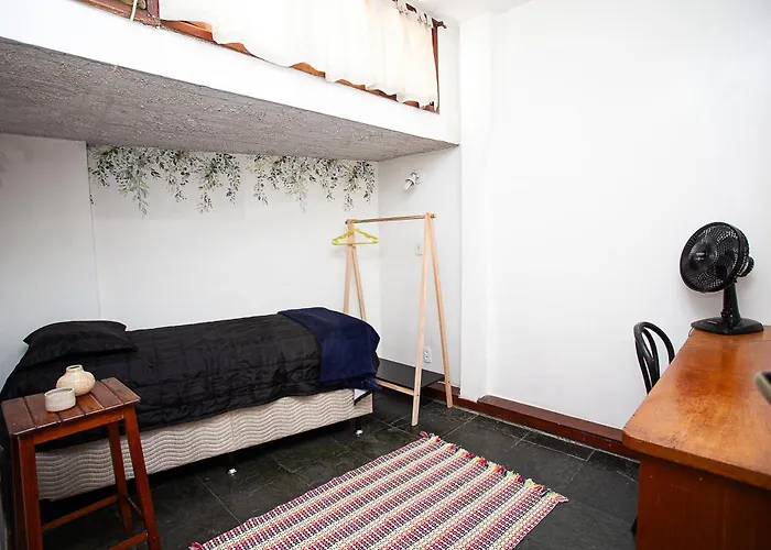 Espaço Sideral - Quartos com ar-condicionado, 5min Estádio Maracanã, 8min UERJ, shopping, 12min metrô, wi-fi 300mbp, ampla área comum com cozinha - prático e confortável