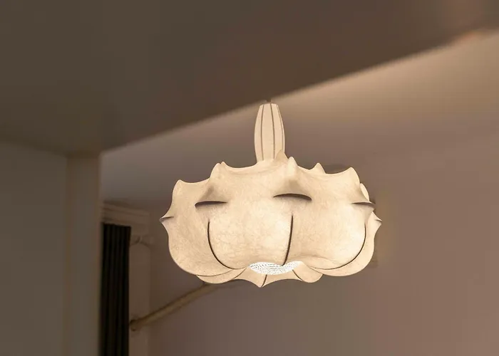 Shanghai Chic B&B-Near Nanjing West Road Commercial District,350 Walk From The Nature History Museum Subway