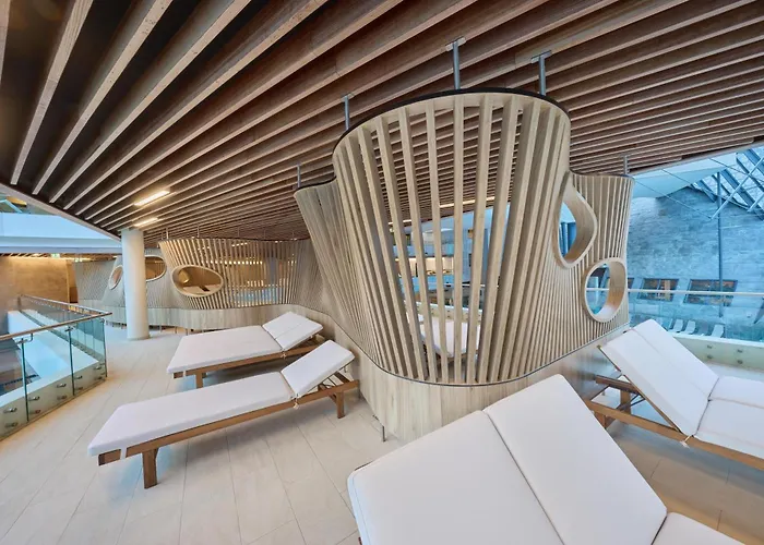 Aqua Dome 4 Sterne Superior & Tirol Therme Laengenfeld