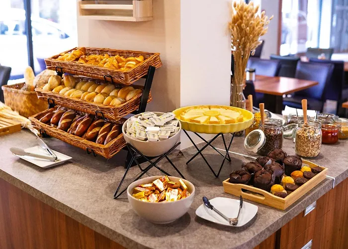 Hotel cerca del colegio: Hotel Regnum Residence