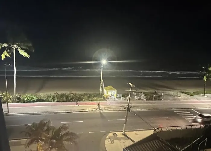 Flat em de Luxo beira mar da grife Ritz suítes com vista ampla para todo o mar da cruz das almas, jatiúca e ponta verde, com toda estrutura de um hotel lindo e arrojado, academia, piscina e muito mais, venha viver essa experiência incrível!
