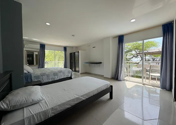 Albergue: The Cantamar Beach Hostel