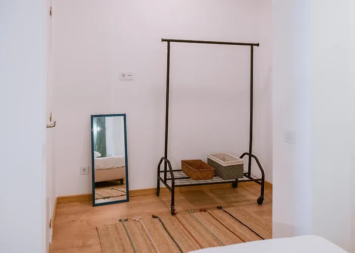 Albergue: The Lx Hill