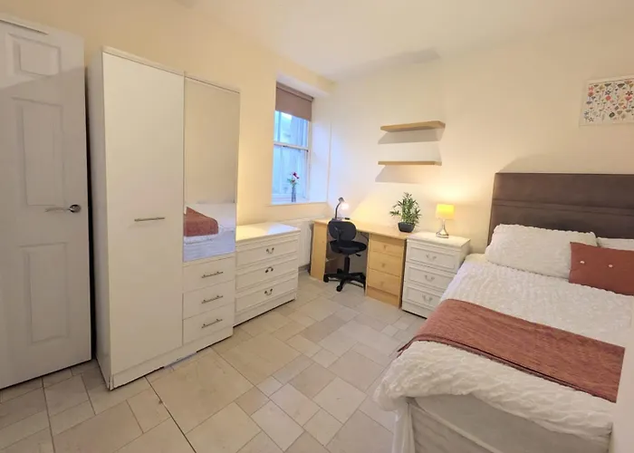 Ensuite Rooms, Self-Catering In Shared Kitchens