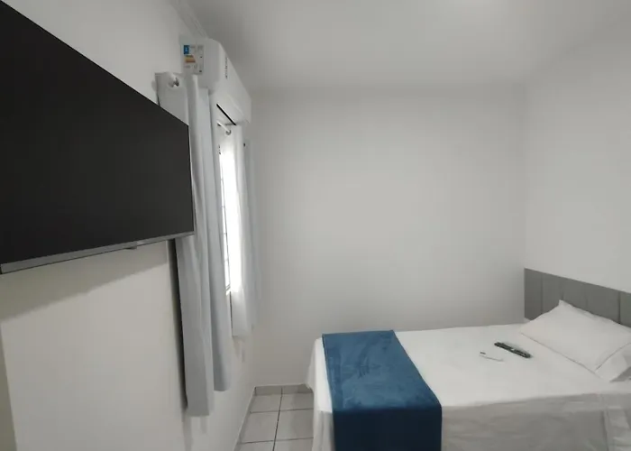 Quarto próximo da rodoviária, Universidade e Pátio de eventos, ótima localização