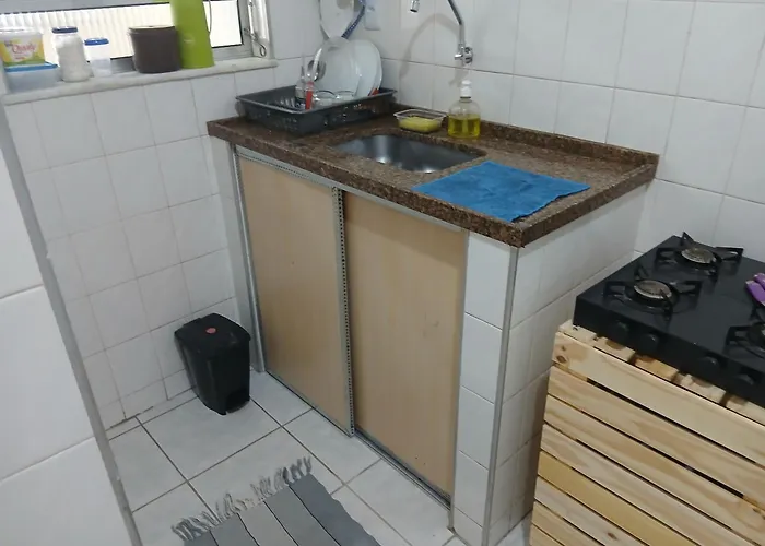 Acomodacoes Temporada Quarto, Sala, Banheiro E Area De Servico