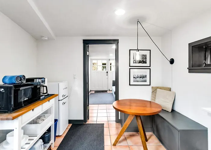 Montlake Studio In Spite House