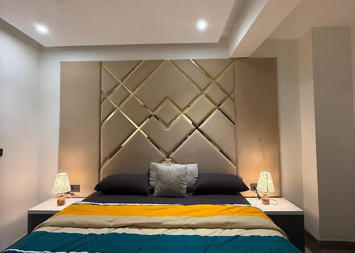 The Social Haven-A Cozy Urban Retreat