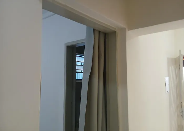 Acomodacoes Temporada Quarto, Sala, Banheiro E Area De Servico