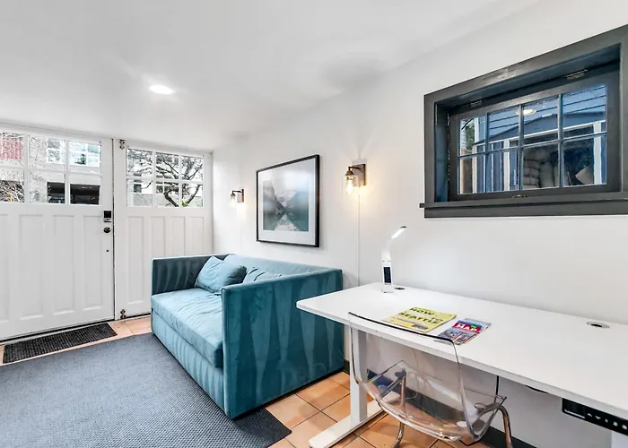 Montlake Studio In Spite House
