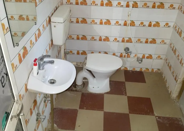 Chaps Le Guest House