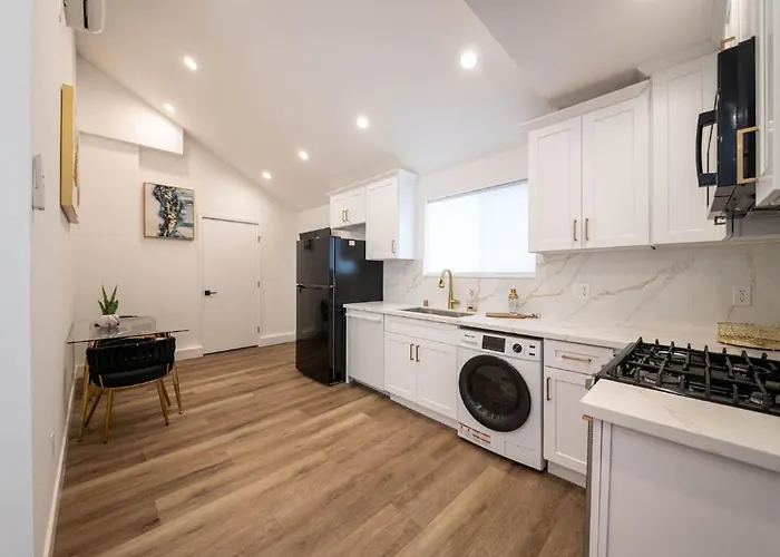 Stellar Sherman Oaks One Bedroom Close To Universal Studios