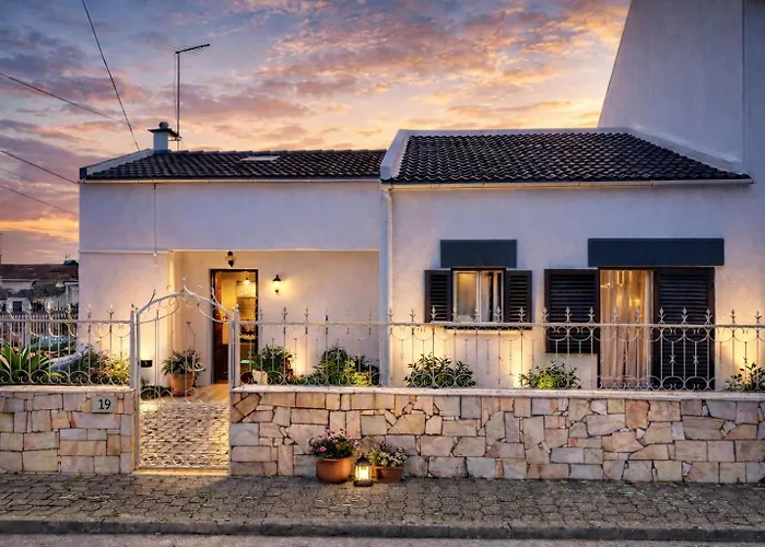 Cozy Room In Corroios Near Beach & Lisbon - Quarto Acolhedor Em Corroios Perto Da Praia E Lisboa
