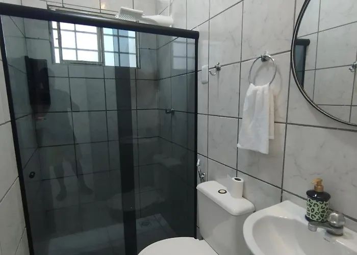 Quarto próximo da rodoviária, Universidade e Pátio de eventos, ótima localização