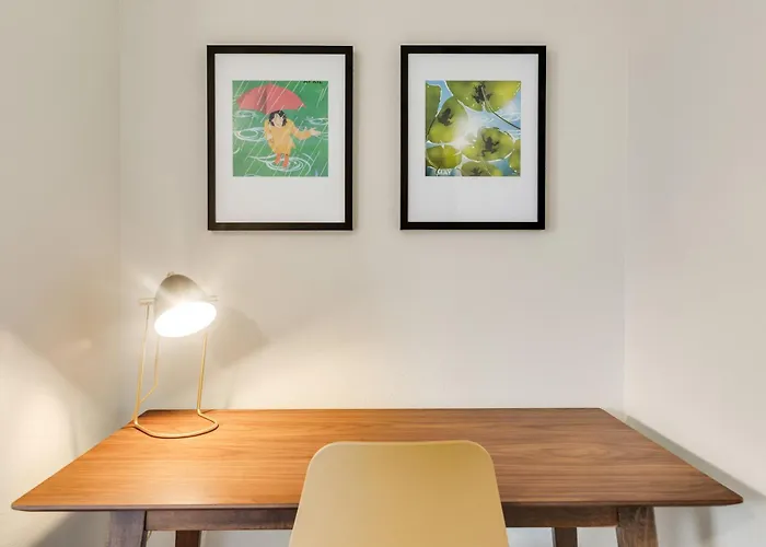 Cozy Hilltop Seattle Stay With Yard & Parking