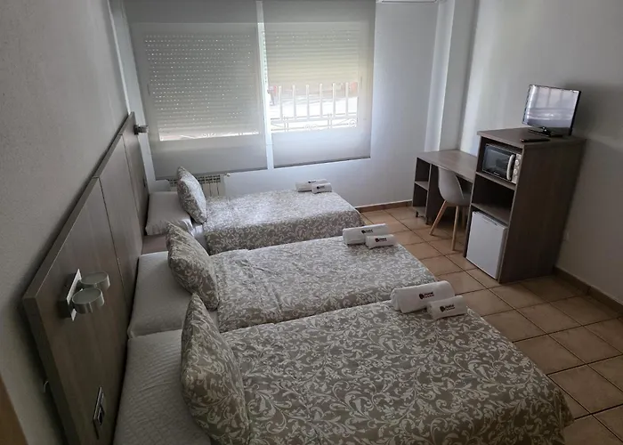 Hostal De la Rosa by Parque Warner Madrid