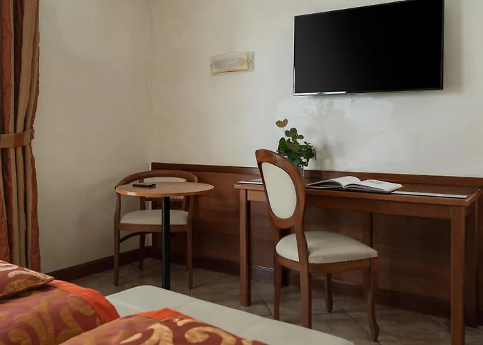 Hotel Athena