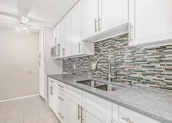 Downtown Central Edmonton Male Only Accommodation Entire Unit Condo 12 Inches Thick Mattress Non Smoking