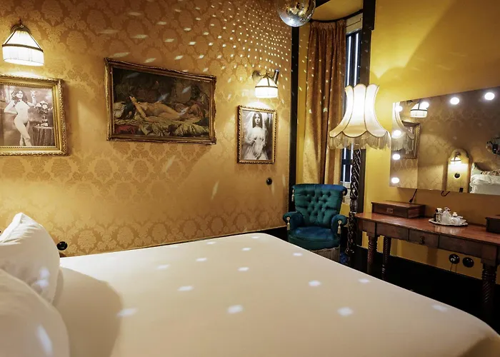 Pensão Amor Madam's Lodge