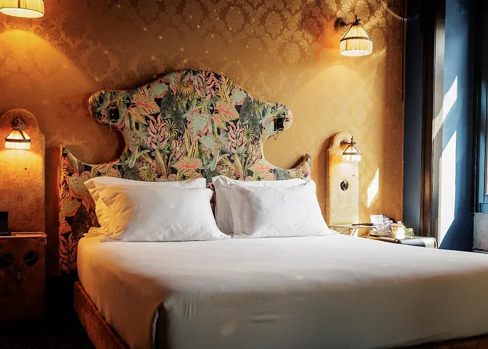 Pensão Amor Madam's Lodge