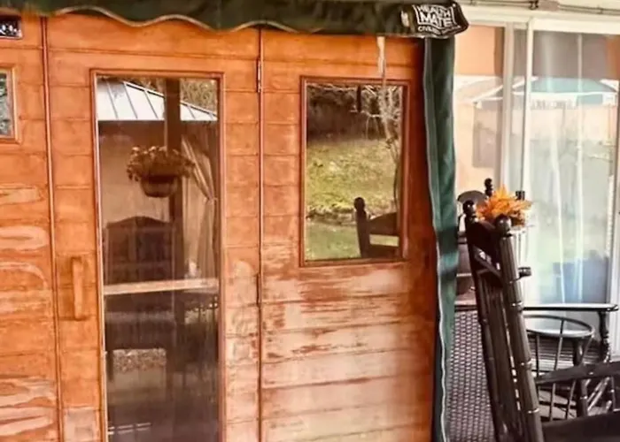 2 Bedroom 1500 Sq Ft Suite, Sauna,Hot Tub, Gym