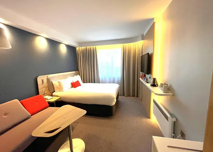 Pet Friendly hotel: Holiday Inn Express Canterbury By Ihg