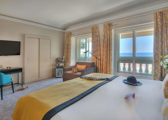 Hotel with view: Mercure Nice Marche Aux Fleurs