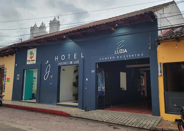 Hotel de 3 estrellas: Jardines de Luz