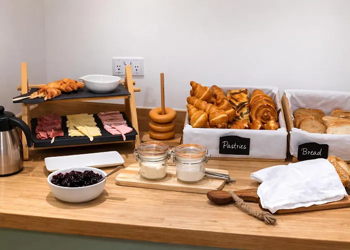 Luxury hotel only: Vanbrugh House Hotel