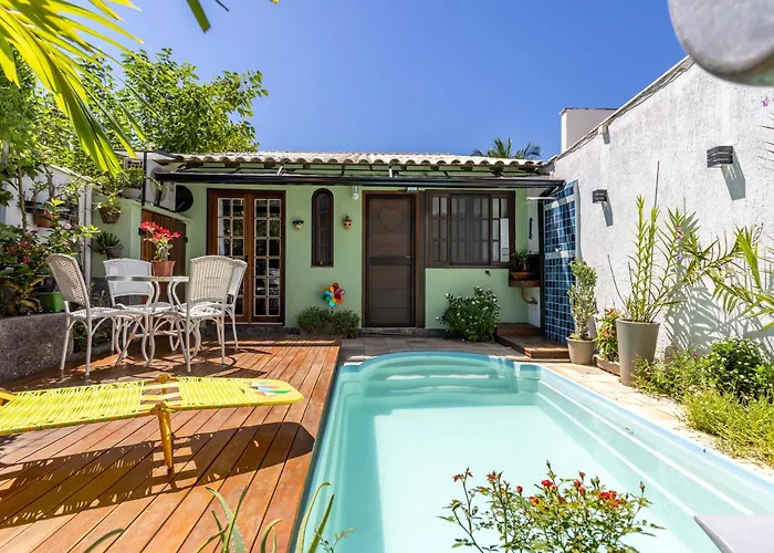 Boechat Loft 300m da Praia 3 Quartos Piscina Privativa Churrasqueira Jardim Wi-Fi 252 mpbs e Cozinha Completa - Indicado para Casais