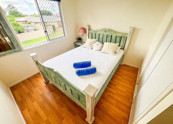Vista Air Conditioned Holiday Dream Castle Youth Hotel