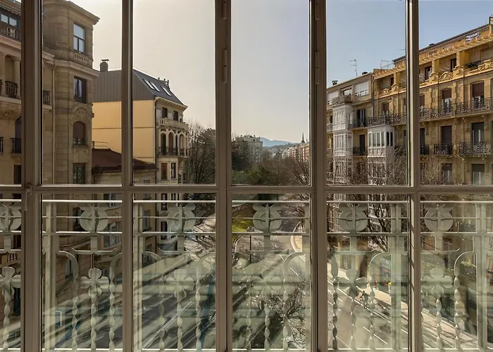 Palacio Bellas Artes San Sebastian, Curio Collection Hilton