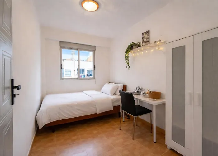 Affordable Rooms In Traditional Apartment