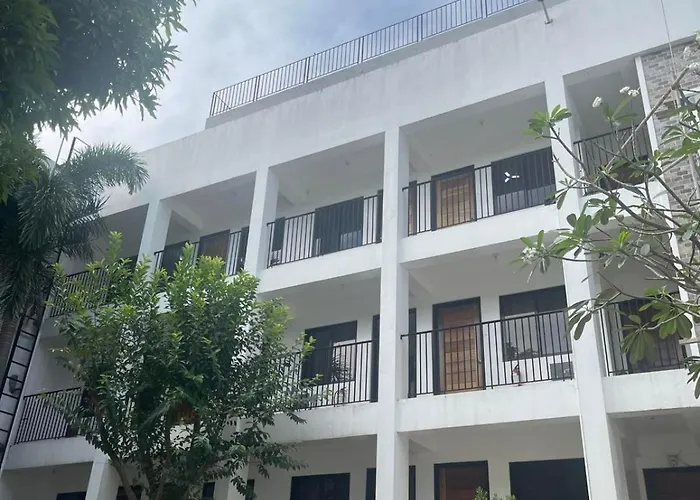 The Palines Apartment Hotel Near Brittany Palazzo Villar City Alabang