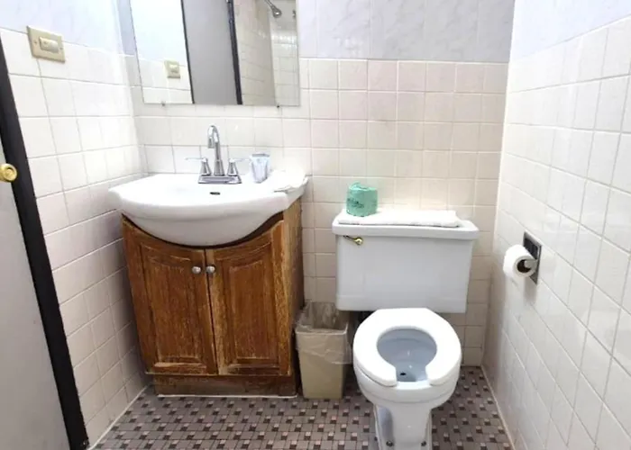 Pet Friendly hotel: Motel Edgebrook Chicago North Shore By Oyo