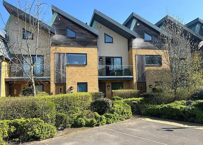 2-Bedroom Modern Home In Historic Lincoln