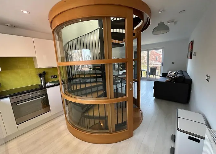 2-Bedroom Modern Home In Historic Lincoln
