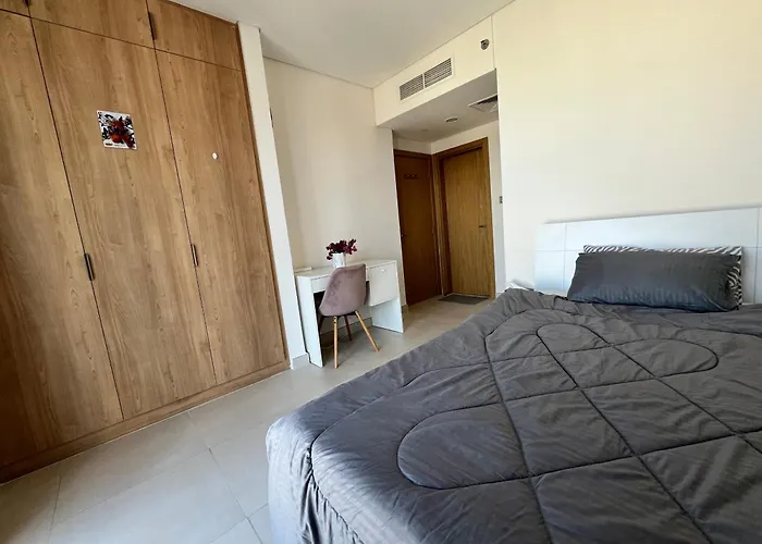 Cozy Room For Males In Abu Dhabi Reem Island Near To Galleria Mall