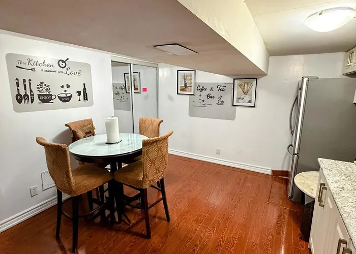 Private Room Near Subway & Shops