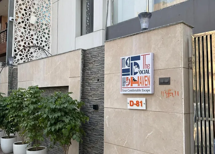 The Social Haven-A Cozy Urban Retreat