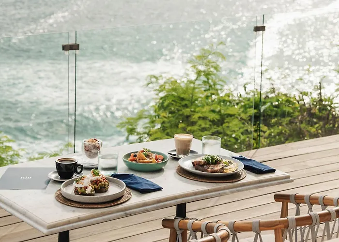 Ulu Cliffhouse