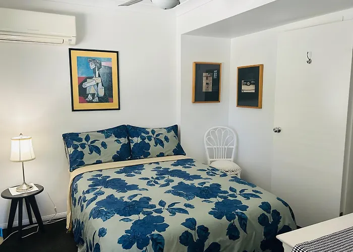 Nicole Guest House - Private Room & Bathroom - 6Kms From City