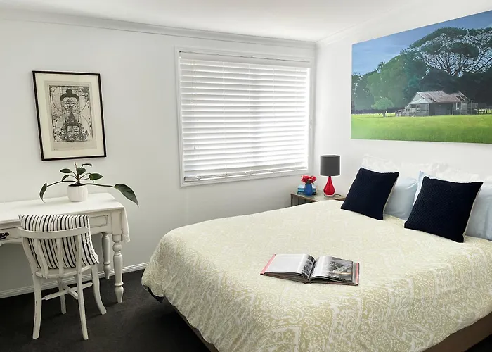 Nicole Guest House - Private Room & Bathroom - 6Kms From City