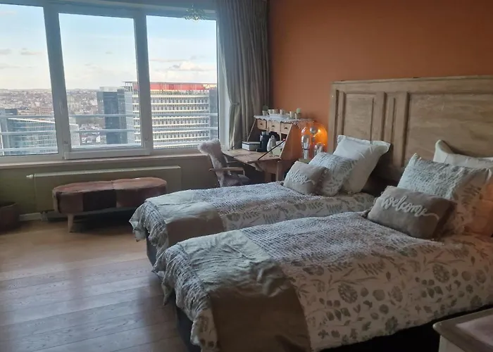 Romantics Rooms In Brussels Sky