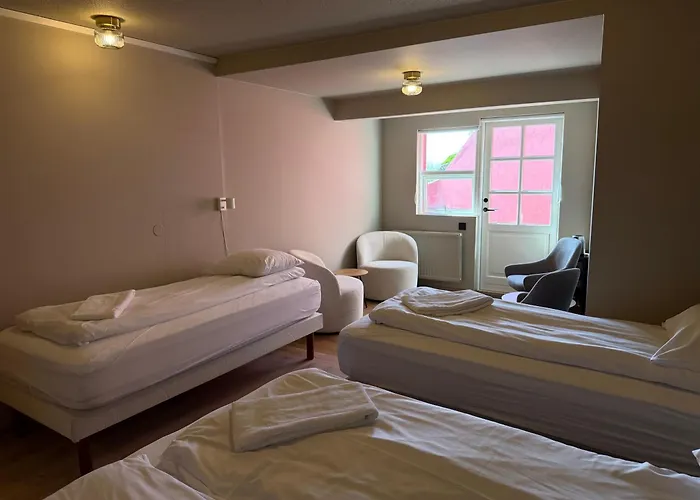 Guesthouse Hvammur By The Harbour