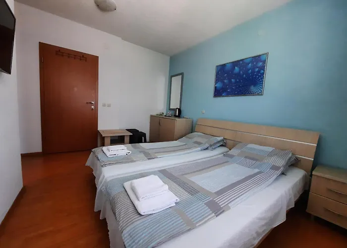 Luccia Apartments-Guesthouse Laguna