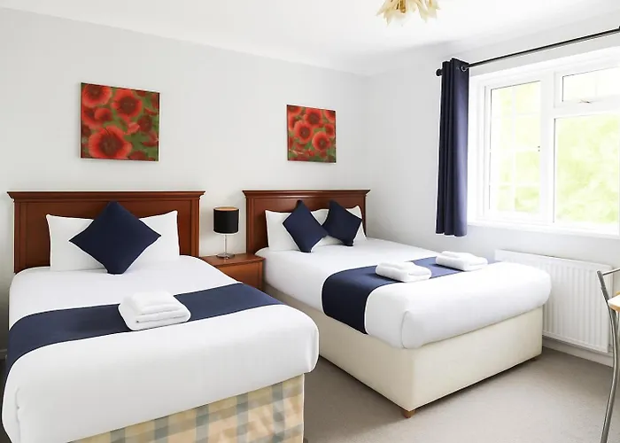 All Seasons Gatwick Guest House & Parking